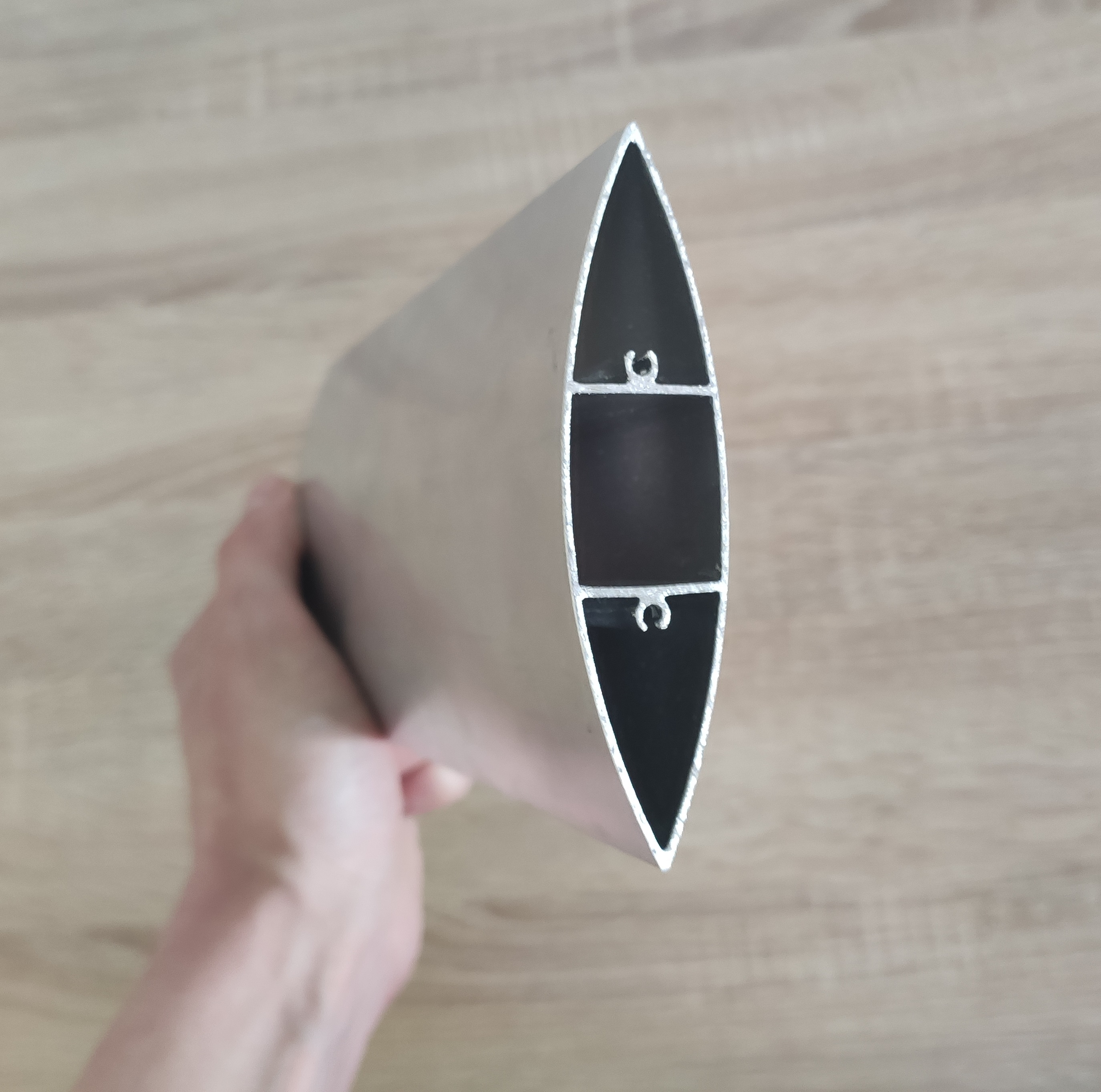 Lamelă din aluminiu, formă de picătură