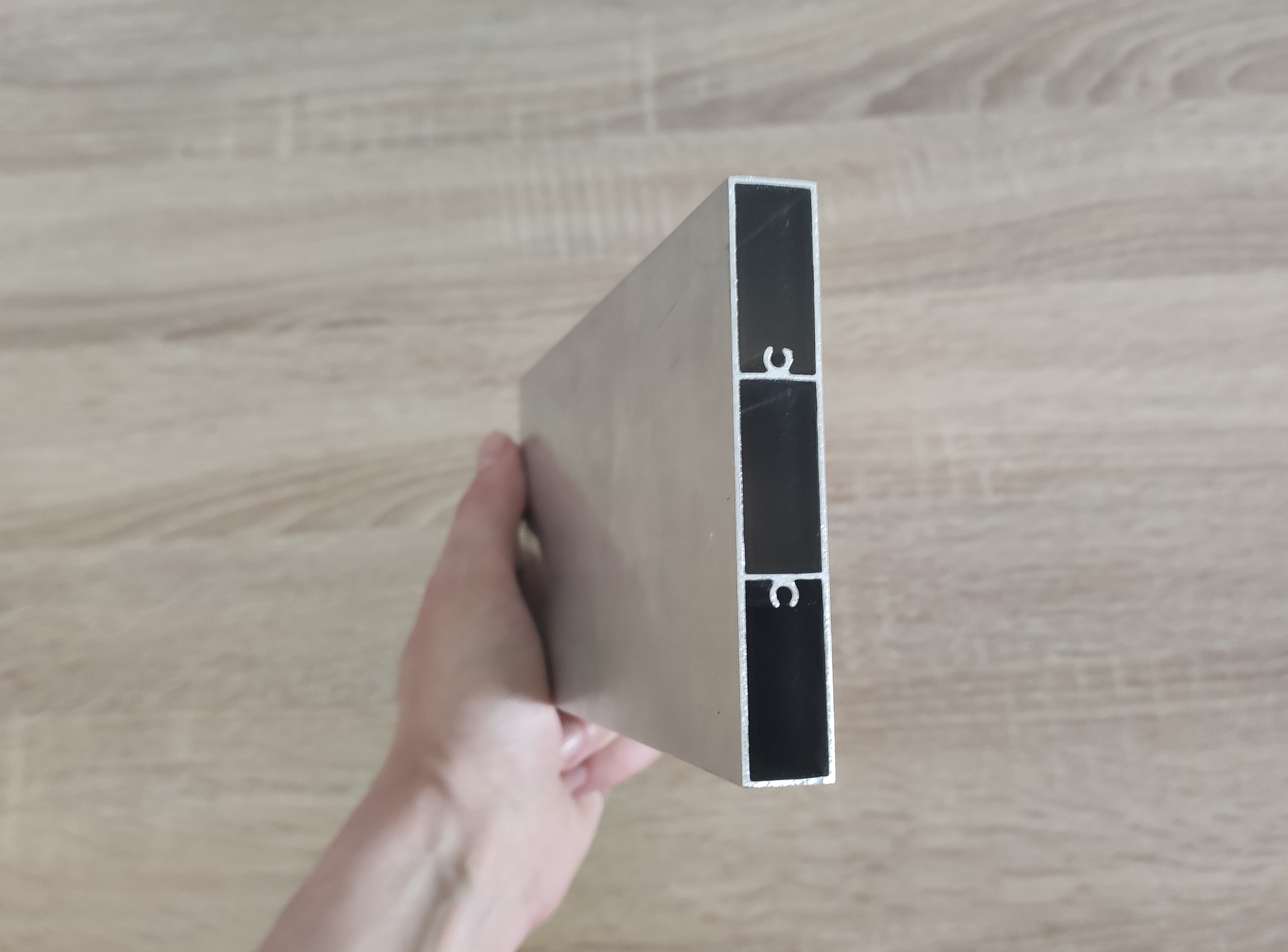 Lamelă din aluminiu cu formă dreptunghiulară