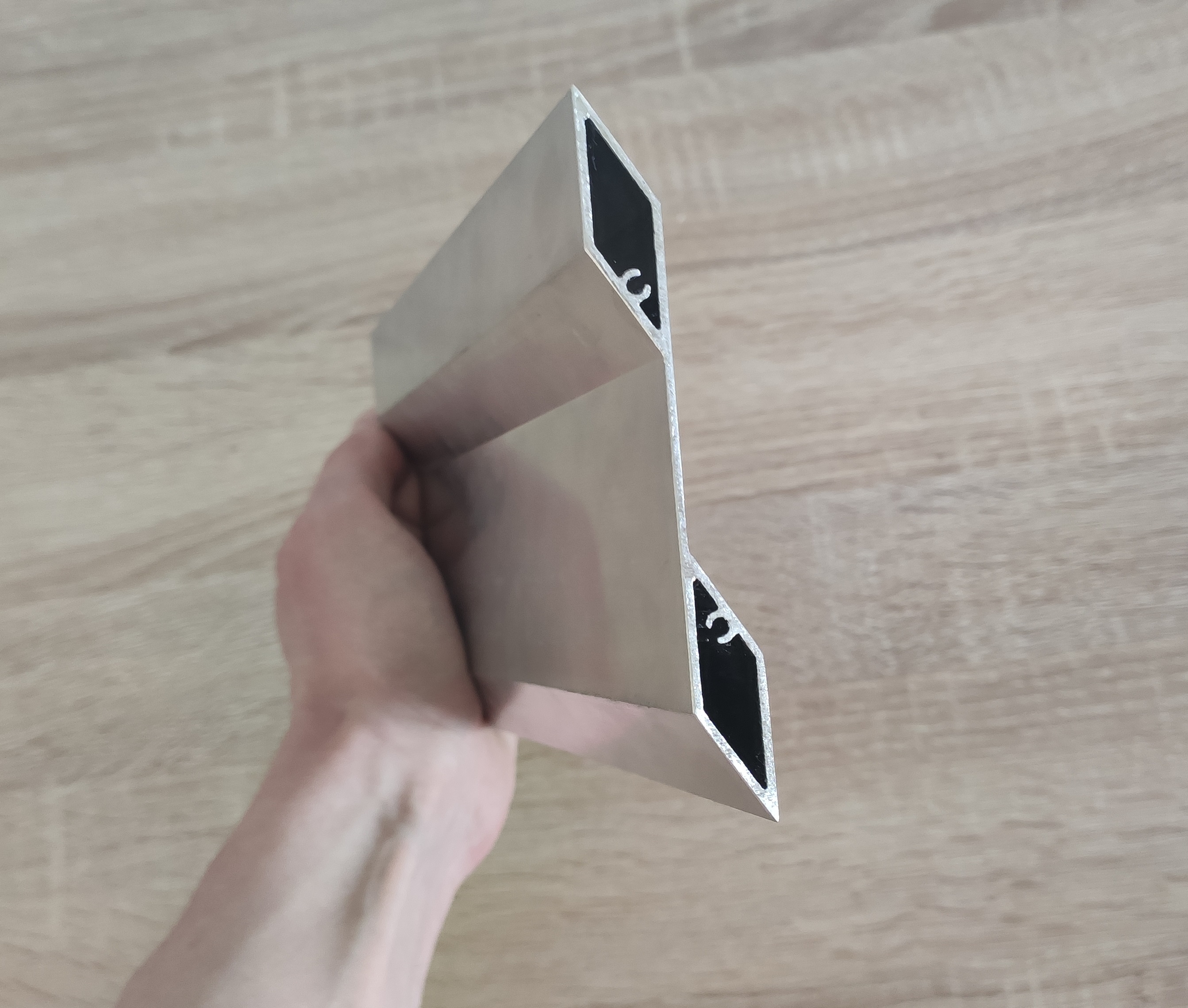 Lamelă din aluminiu în formă de jaluzea