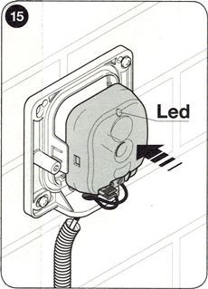 10. Montați modulul electronic conectat în carcasa fotocelulelor și porniți alimentarea cu energie electrică. Efectuați etapa de detectare a dispozitivelor conectate la unitatea de comandă a motorului.