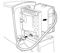 2. Conectați bateria la conector și așezați-o lângă unitatea de comandă