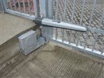 Exemplu de montaj al automatizării NICE Toona