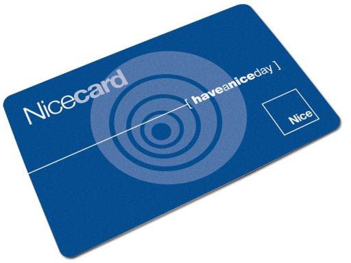 Cititoare de carduri pentru mecanismele de acționare a porților